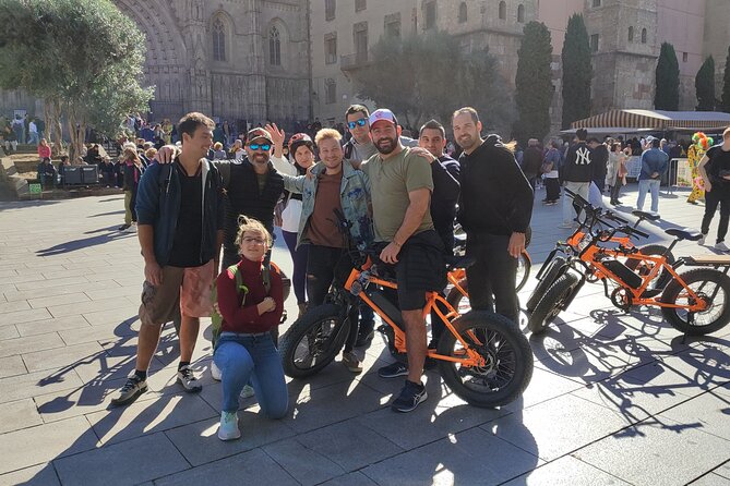 Barcelona bike tour with French guide 20-ТOP, bike/eBike - Plaza Catalunya pigeon break and the Monumental bullring