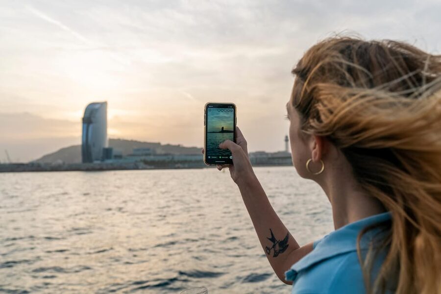 Barcelona: Boat Trip and Panoramic Helicopter Flight - The 7-Minute Helicopter Flight: Sagrada Familia, Beaches, and City Grid