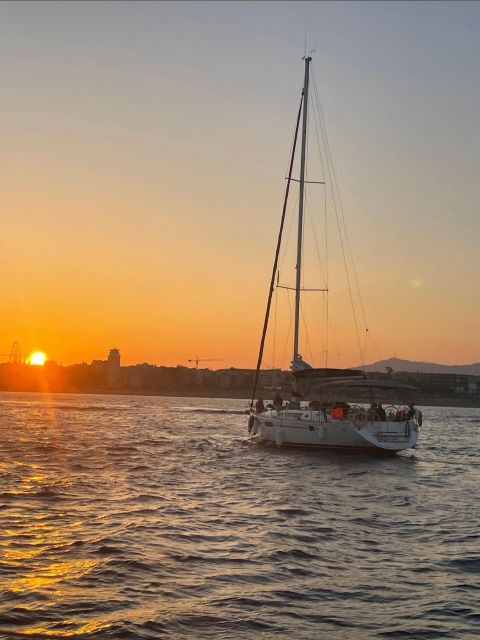 Barcelona: Boat trip with cava in amazing sailboat - Your music on board, plus cava and drinks that keep it social