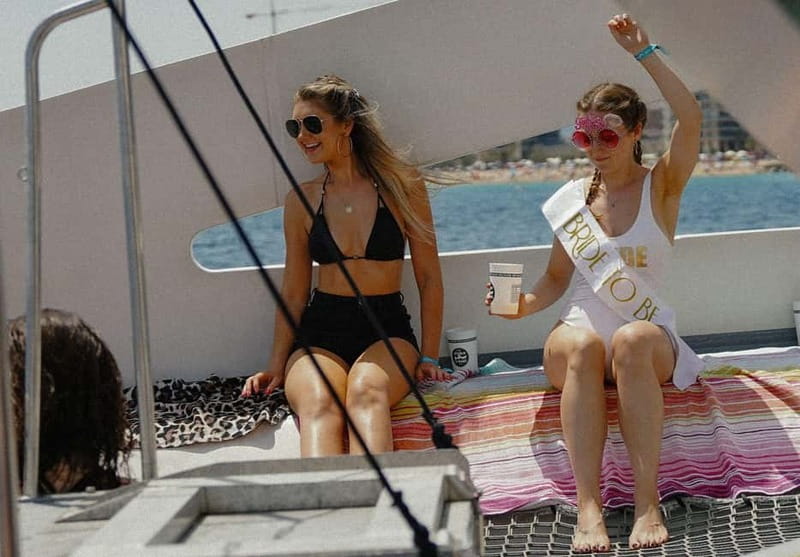 Barcelona: Brunch Boat Party with Drinks and DJ - Barcelona Brunch Boat Party: The Atmosphere on the Water
