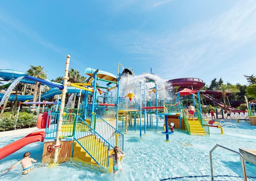 Barcelona: Caribe Aquatic Park Full-Day Ticket with Transfer - Meeting at Estació del Nord: simple start, fewer surprises