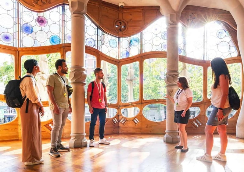 Barcelona: Casa Batlló Tour and Optional White Rabbit Museum - The blue inner courtyard and the sea-glass feeling