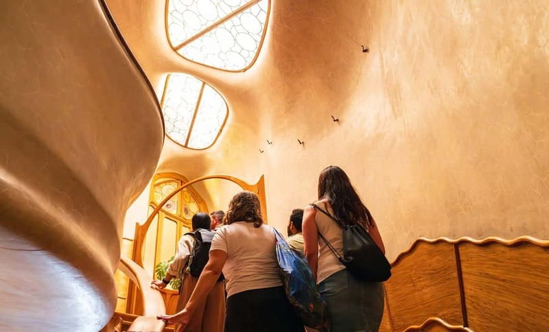 Barcelona: Casa Batlló Tour and Optional White Rabbit Museum - The Gaudí Cube 360: what it does well at the end