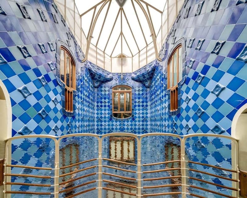 Barcelona: Casa Batlló Tour and Optional White Rabbit Museum - The main floor route: great hall views, then dining and courtyard