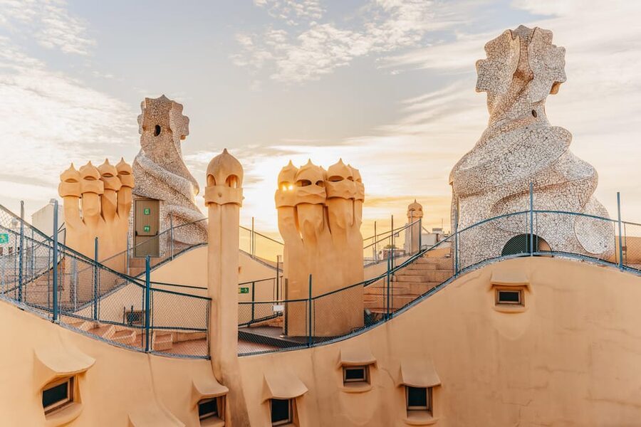 Barcelona: Casa Milà Early-Morning Access Guided Tour - What you actually see inside: Tenants’ Apartment, courtyards, and the spaces people remember