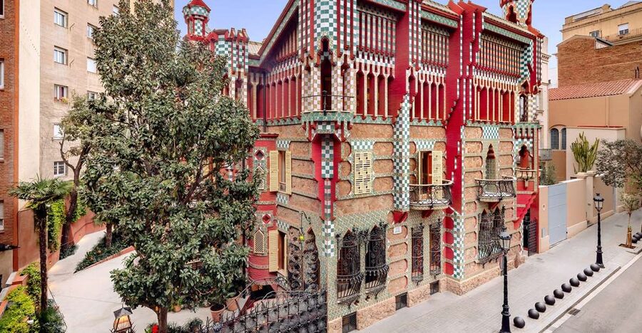 Barcelona: Casa Vicens, Pedrera, and Casa Batlló Guided Tour - Barri de Gràcia and Passeig de Gràcia, where the city tells the design story