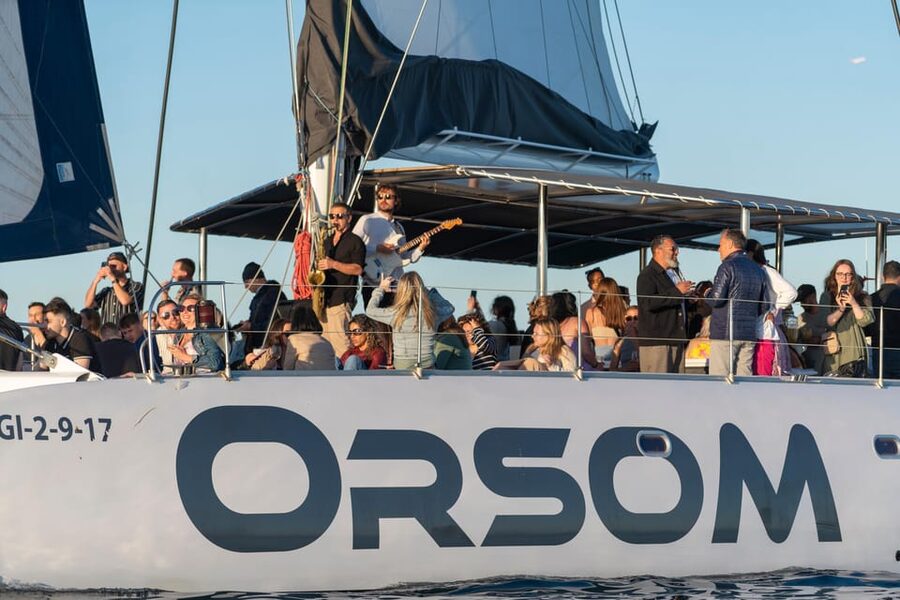 Barcelona: Catamaran Cruise with optional Live Jazz Music - Your 1.5-Hour Plan: What the Cruise Time Feels Like