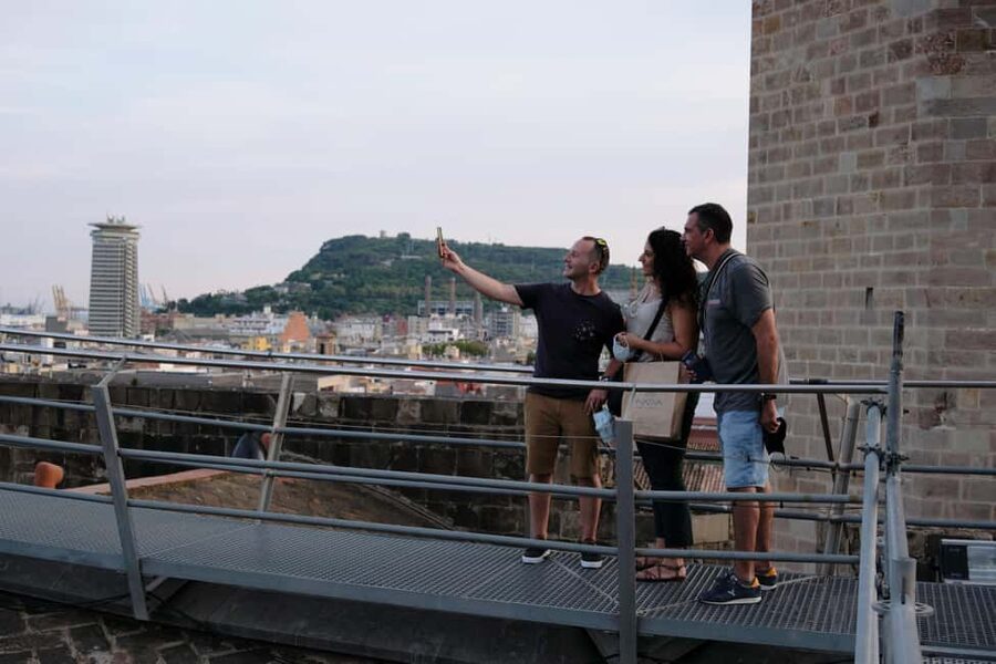Barcelona Cathedral: Sunrise Tour & Breakfast - Your Licensed Guide and the “Almost Alone” Feeling