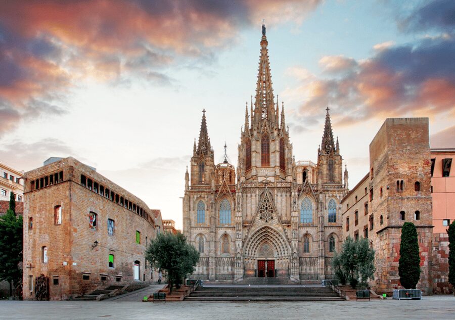 Barcelona Cathedral: Ticket, Guided Tour and VR Experience - What the guided route actually gives you inside the cathedral