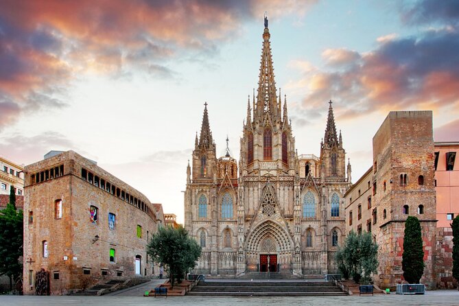 Barcelona Cathedral: Ticket, Guided Tour, Terrace + VR Experience - Key Things You’ll Notice on This Barcelona Cathedral Tour