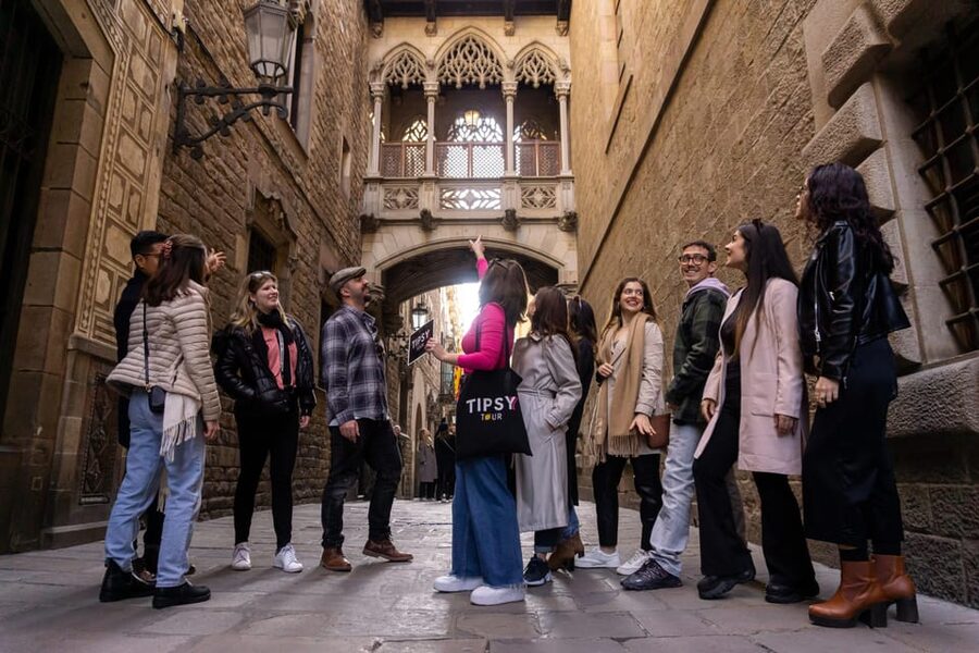 Barcelona: Cathedrals and Squares Walking Tour - A 2-hour Gothic Quarter route through Barcino to Barcelona