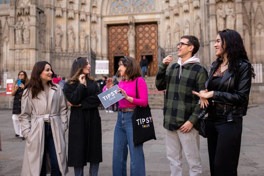 Barcelona: Cathedrals and Squares Walking Tour - Stop 4: Barcelona Cathedral area, and planning for no included entry