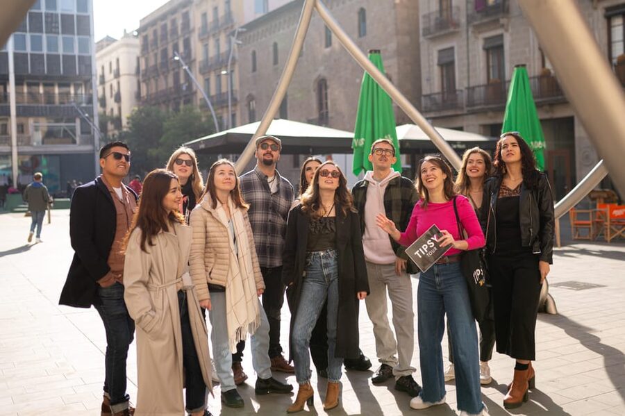 Barcelona: Cathedrals and Squares Walking Tour - Meeting at Plaça Nova, 40, and how to find your guide fast