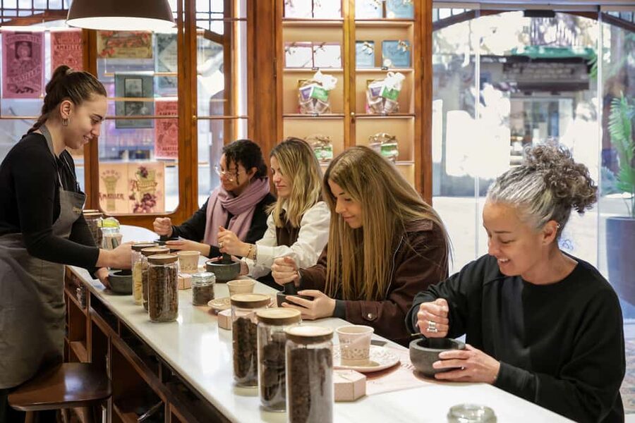 Barcelona & Chocolate Amatller History and Culture + Activity and Tasting - The 40-minute flow: film, guided tasting, and hands-on cocoa