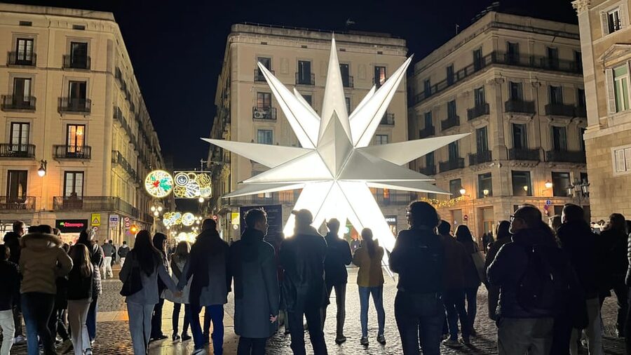 Barcelona: Christmas Lights and Markets Bike Tour - Passeig de Gràcia at night: lights, Casa Batlló, and the modernist “wow” factor
