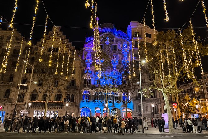 Barcelona Christmas Walking Tour - Barri Gòtic by night: narrow lanes, traditions, and photo moments