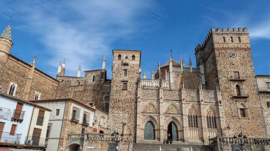 Barcelona: City Exploration Treasure Hunt - Pla de la Seu and Barcelona Cathedral: when the game meets the big icons