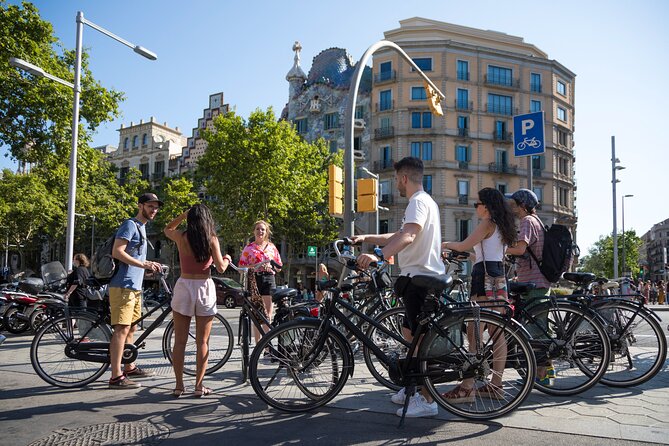 Barcelona City Highlights Bike Tour - Barceloneta and the right-now beach stop