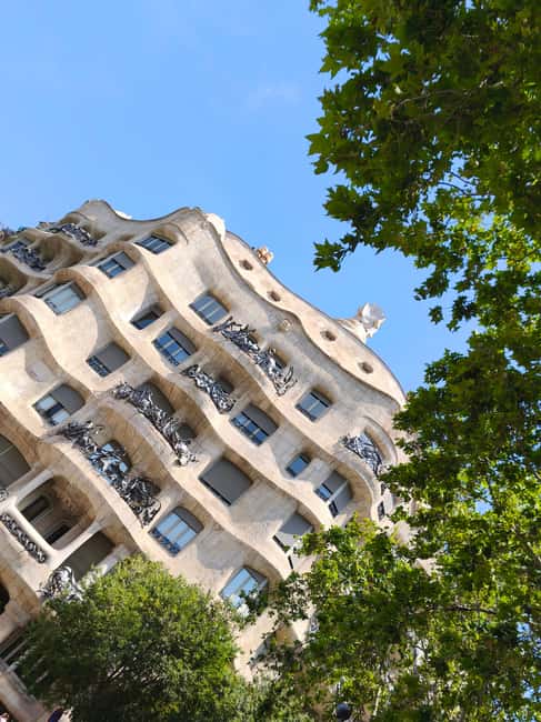 Barcelona: City Highlights Bike Tour with Locals - Key highlights that make this tour worth your time