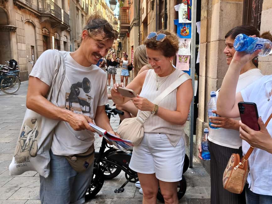 Barcelona: City Highlights Bike Tour with Locals - Meeting at Plaça Reial: purple umbrella, quick bike setup, then go