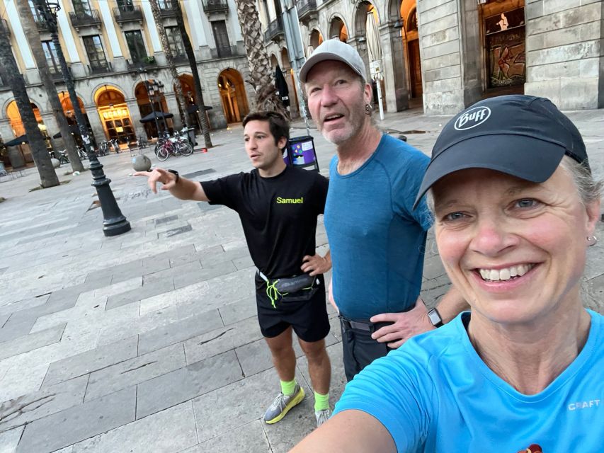 Barcelona: City Highlights Guided Running Tour - Starting at Plaça de Catalunya, then settling into a real workout