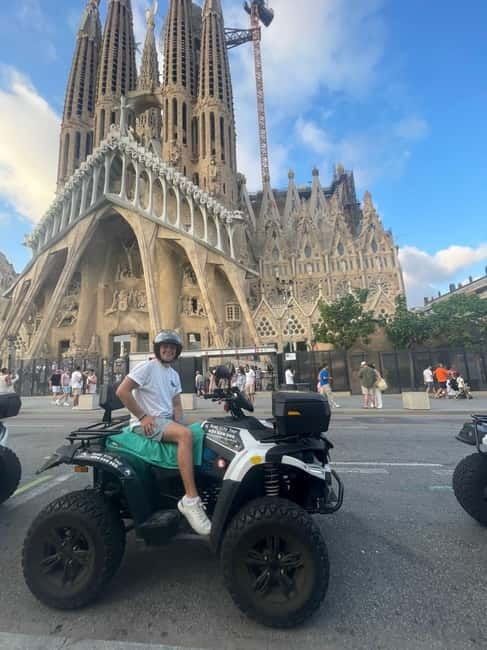 Barcelona: City Sights Electric Quad Tour - Route walkthrough: Plaça de Catalunya, Arc de Triomf, and the Sagrada Familia area