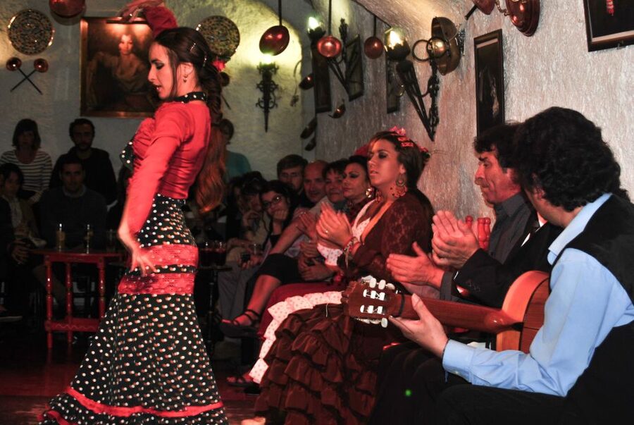 Barcelona: City Tour & Flamenco Show with Wine & Tapas - Taller de Tapes in the Born: where the evening gets delicious