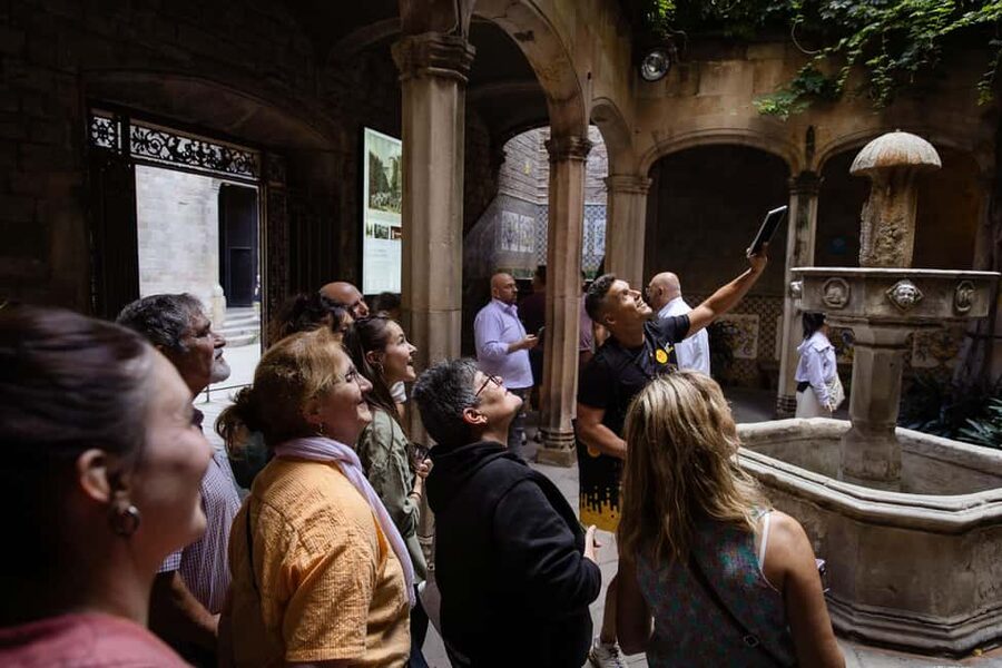 Barcelona: City Walking Tour with Local Guide - What to Bring for a Comfortable Gothic Quarter Walk