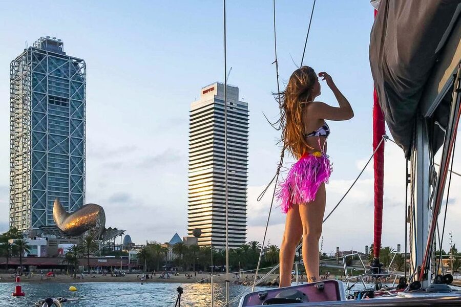 Barcelona: Coastline Boat Trip with Snacks and Cava - Cava and Snacks: Why the Food Matters More Than You Think