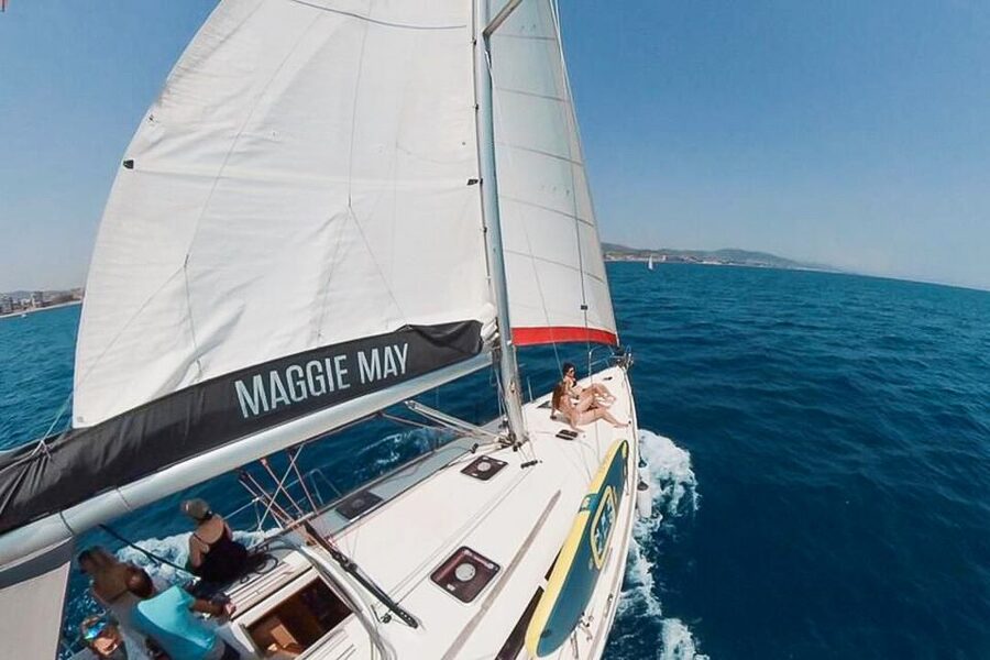 Barcelona: Coastline Boat Trip with Snacks and Cava - Small-Boat Perspective: Space, Comfort, and Safety