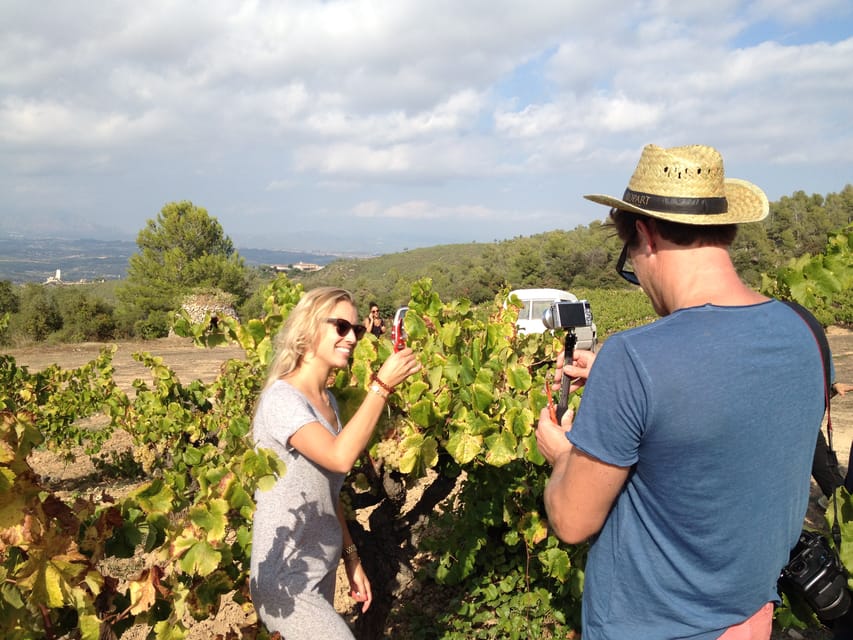 Barcelona: Coastline E-Bike and Wine Tasting Tour - E-biking from Barcelona to Alella, what the coastal views really feel like