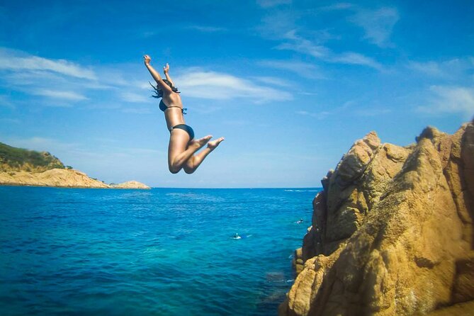 Barcelona: Costa Brava Easy Hike, Snorkel, Cliff-Jump & Meal - Getting There: Meeting at La Bohème and Starting at 8:30