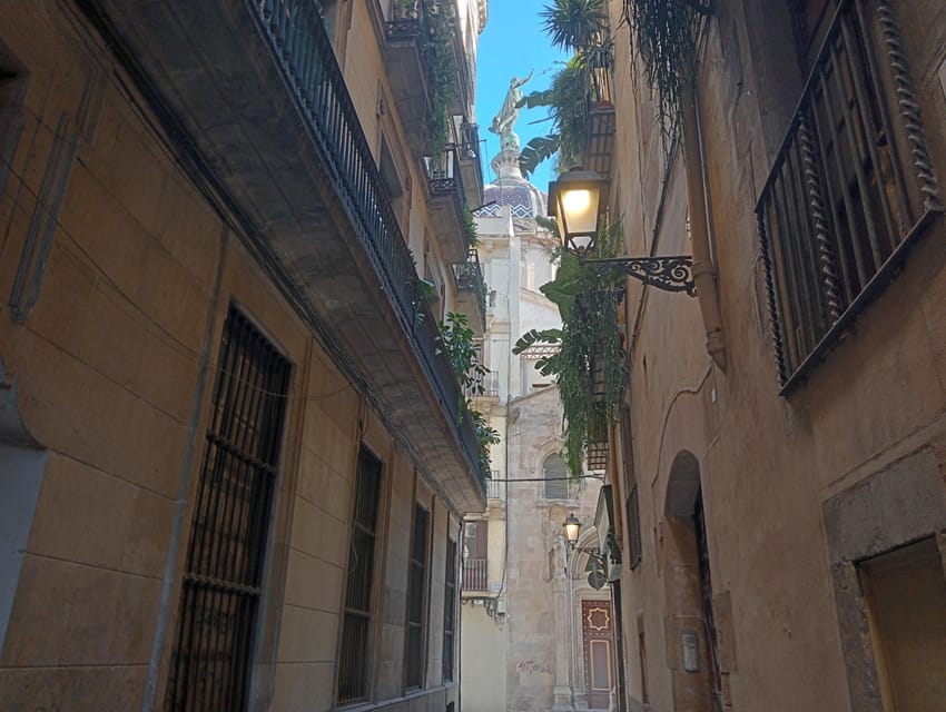 Barcelona: Curious Legends and Traditions of Old Town Tour - Why This Walk Feels Like Barcelona, Not a Checklist