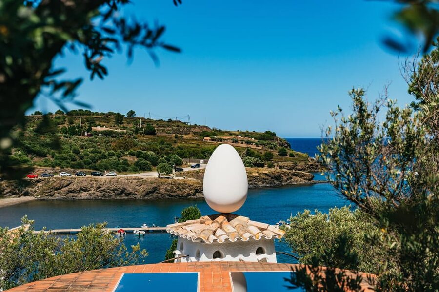 Barcelona: Dali Museum, House and Cadaques Guided Tour - The Barcelona start that keeps the day on track
