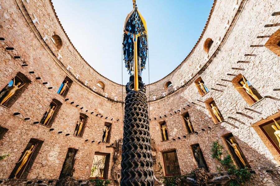 Barcelona: Dali Museum, House and Cadaques Guided Tour - Port Lligat and the Dalí House: where quiet sits next to strange ideas