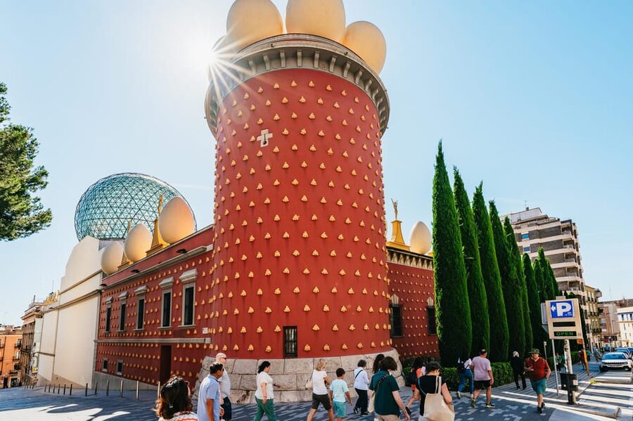 Barcelona: Dali Museum, House and Cadaques Guided Tour - How long it really feels: 11 hours, plus long drives and regroup times