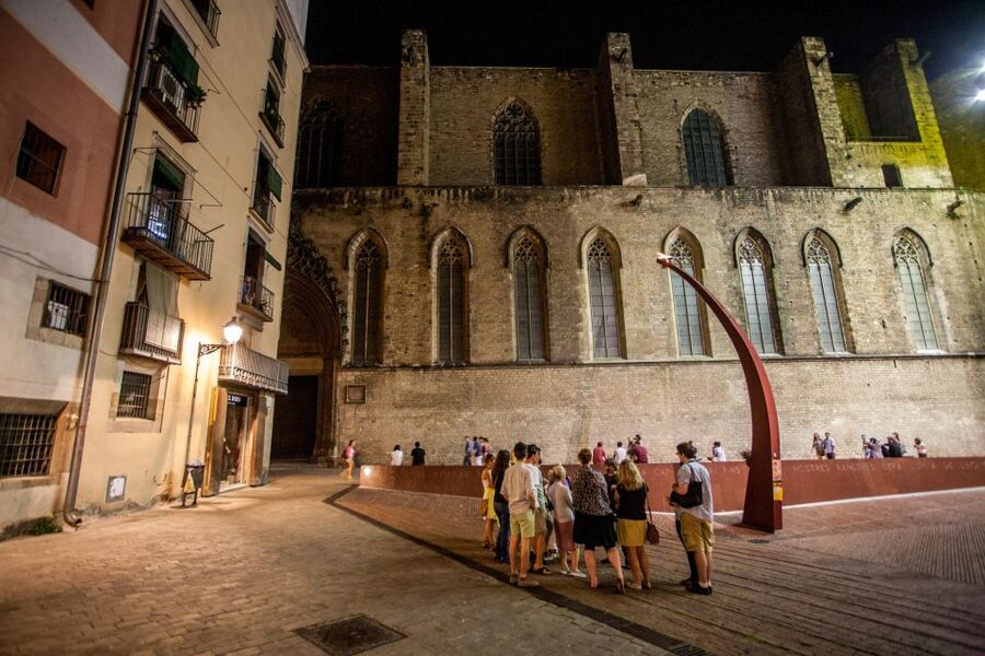 Barcelona: Dark History Night Walking Tour - Meet Under Arc de Triomf, Then Start Reading the City in the Dark