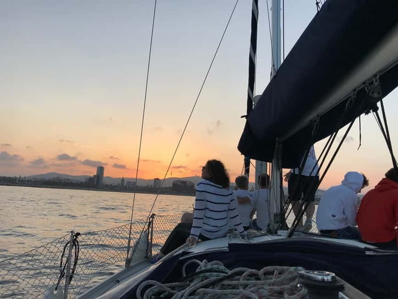 Barcelona: Daytime or Sunset Cruise with Drinks - Getting to the boat at Pati Vela and Catamaran TurTur BIGSPACE
