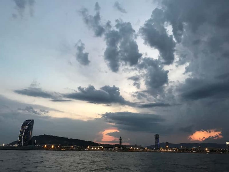 Barcelona: Daytime or Sunset Cruise with Drinks - Quick practical notes that help your day go smoothly