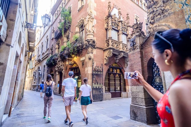 Barcelona E-Bike Small Group Tour with Tapas & Wine Tasting - Port Vell and the Columbus Monument: a skyline look at the end