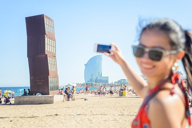Barcelona e-Bike Tour: Gaudí & Old Town Small Group - Passeig de Gràcia and Gaudí facades: La Pedrera plus the rich-family rivalry story