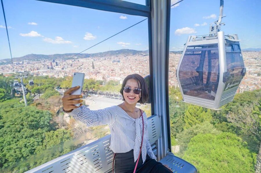 Barcelona: E-Bike Tour with Montjuic Cable Car & Boat Ride - Back Through the Gothic Quarter: Closing the Loop With Old-Street Energy