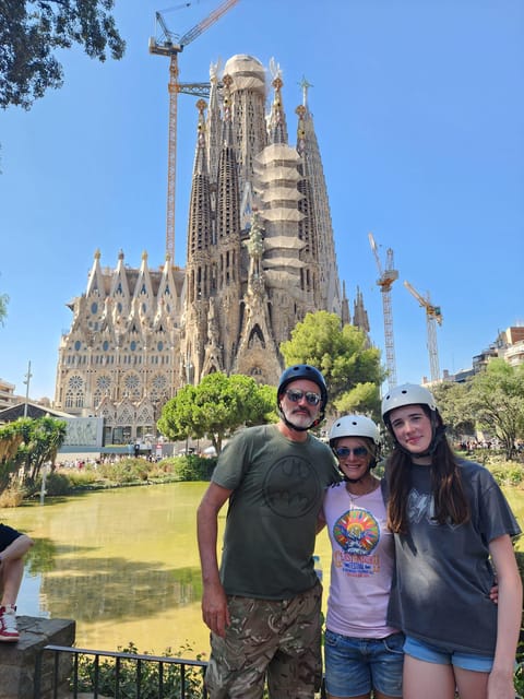 Barcelona: e-scooter and Bike tour - Montjuïc viewpoints: the break you will be glad you scheduled