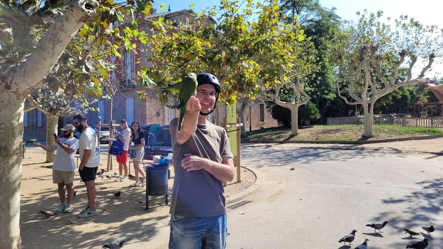 Barcelona: e-scooter and Bike tour - Sagrada Família: a major stop with a planned pause