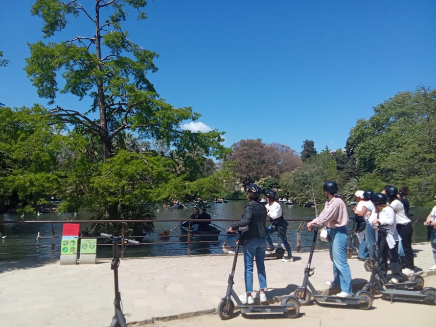 Barcelona: e-scooter and Bike tour - Parliament of Catalonia and Barcelona Zoo: why add more than monuments