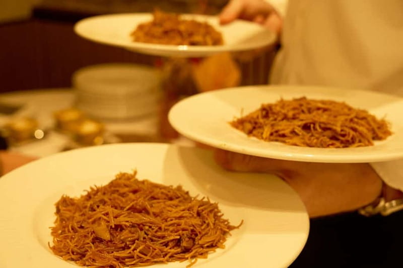 Barcelona: El Born Gourmet Food & Wine Small Group Tour - Entering El Born at Nou Celler, the night starts like a local