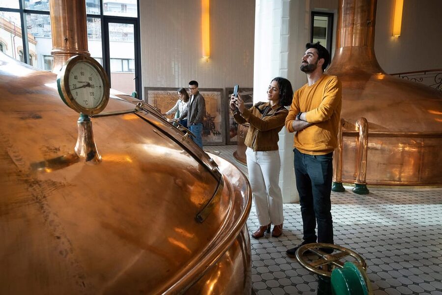 Barcelona: Estrella Damm Old Brewery Tour with Tasting - Timing and Group Size: The 1.5-Hour Reality Check