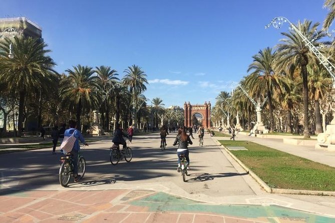 Barcelona Evening Small Group Bike Tour with Cava | with Private Option - Why an evening bike ride works in Barcelona
