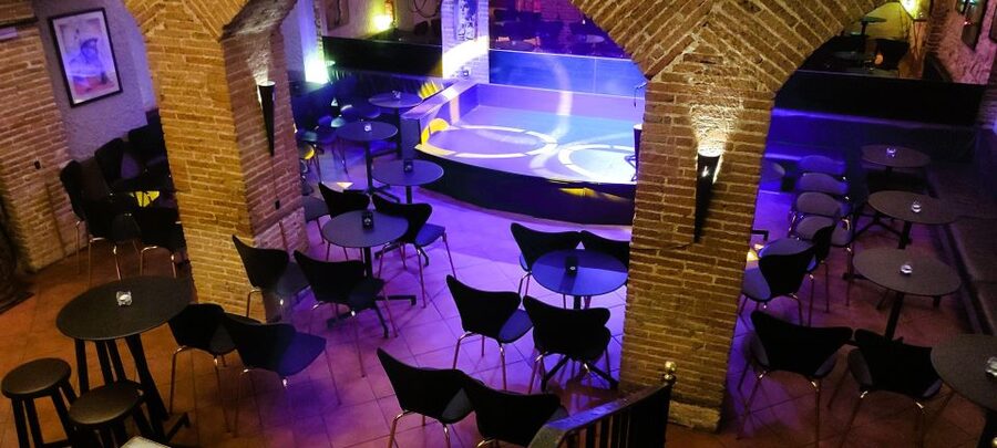Barcelona: Exclusive Flamenco Show at El Paraigua with Drink - Friday-Night Timing, Doors at 8:30, Show at 9:00