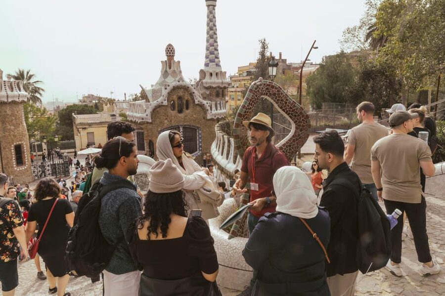 Barcelona: Exclusive Park Güell Private Guided Tour - Park Güell in Private: What Changes When It’s Not a Crowd Sprint